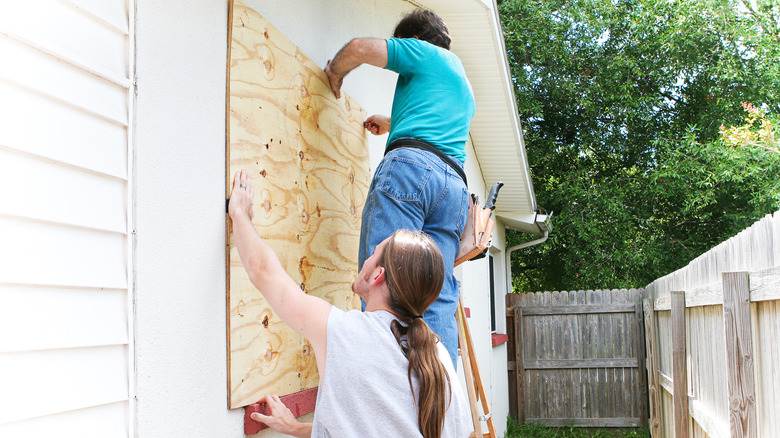 Do You Need To Board Up Windows If You Have Hurricane Windows?