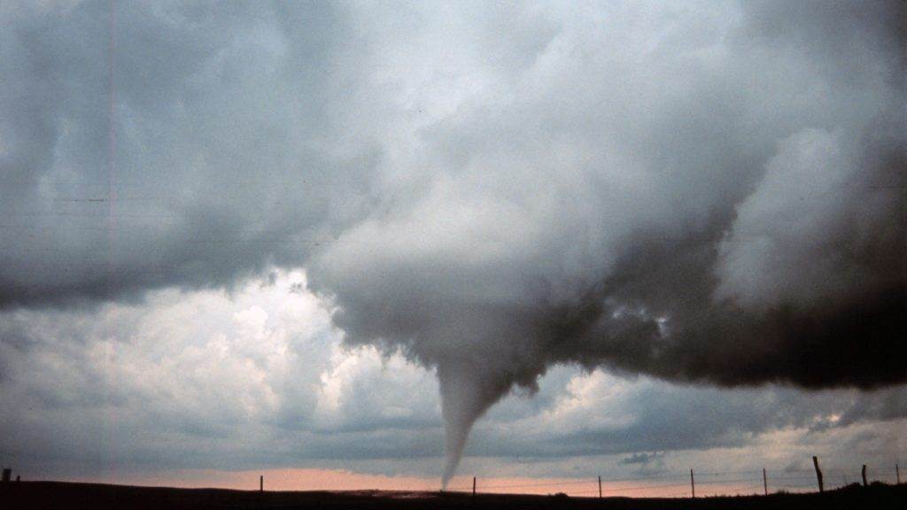 What Windows Do You Open During A Tornado?